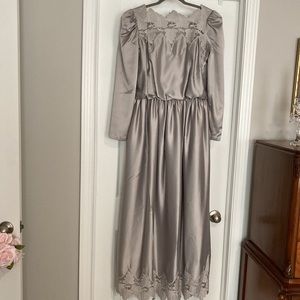 Ladies gown / mother of the bride dress